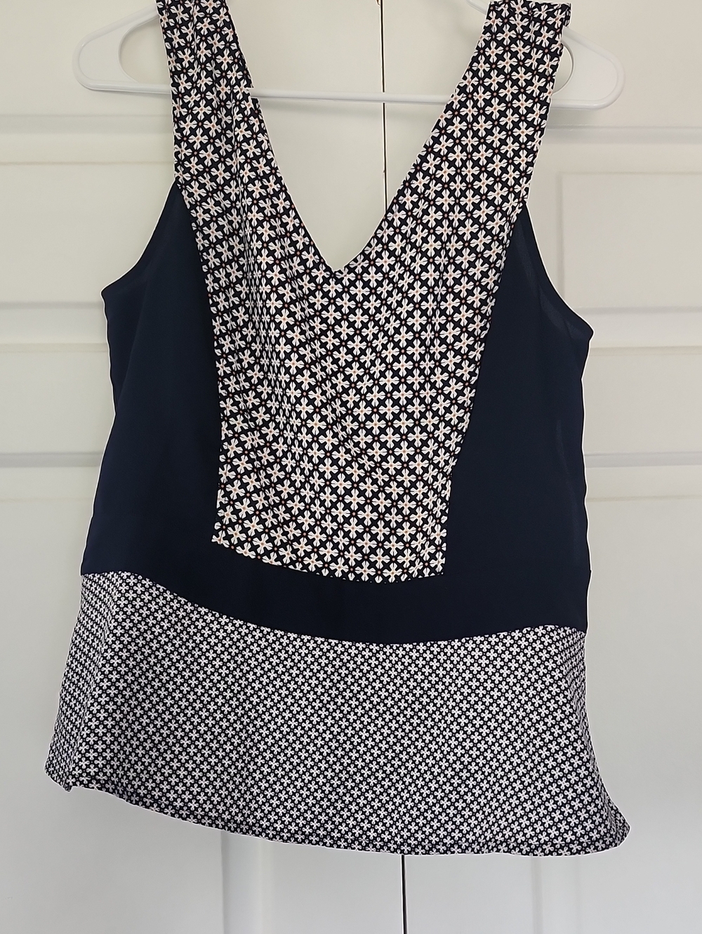 Blue and White Patterned V-Neck Sleeveless Top